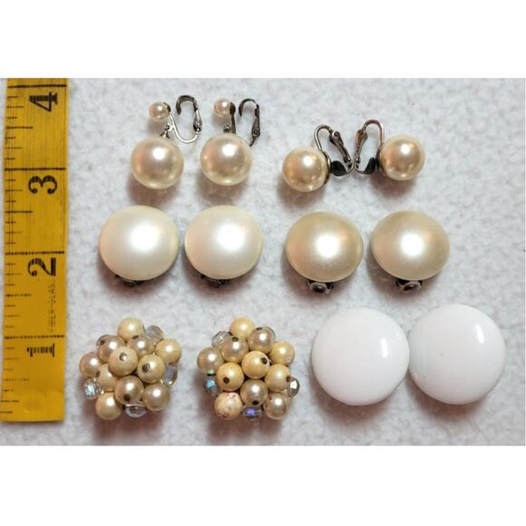 Vintage Clip On Earrings Lot White Cream Button Cluster Signed Laguna Richelieu - Picture 2 of 6